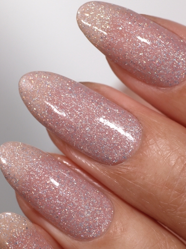 lakur küünelakk Champagne in Bed (Luscious Blushes)